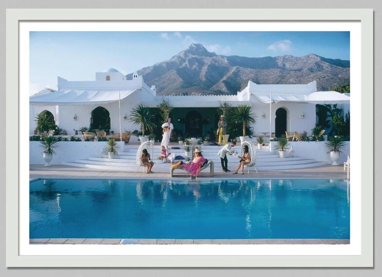 Luxury Lifestyle Homes - Retro pool side Host Luxury Lifestyle