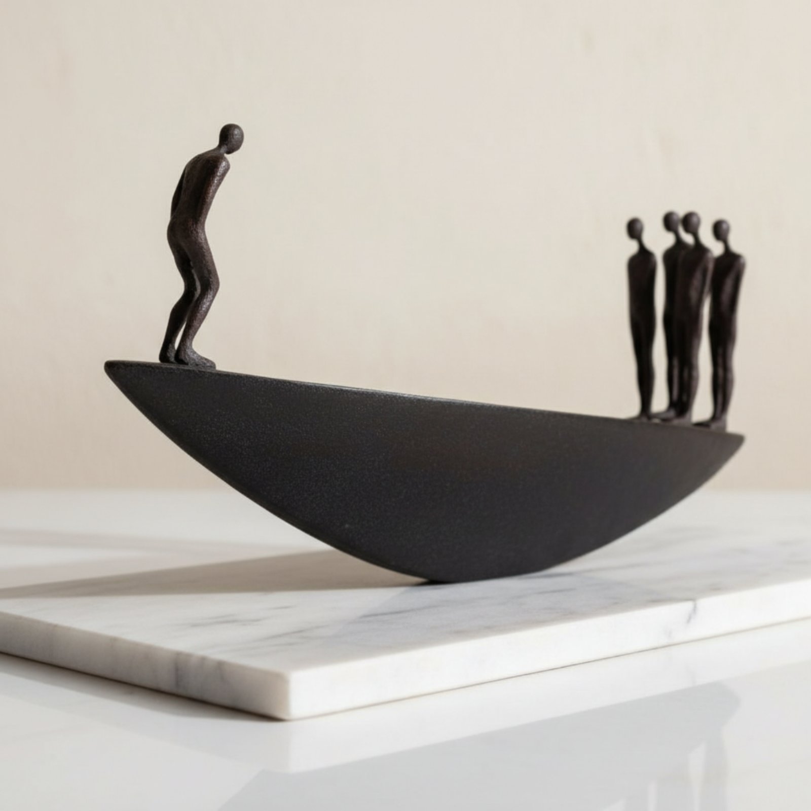 Statua Moderna in Resina a For - Quiet Luxury Lifestyle recensione e prezzo